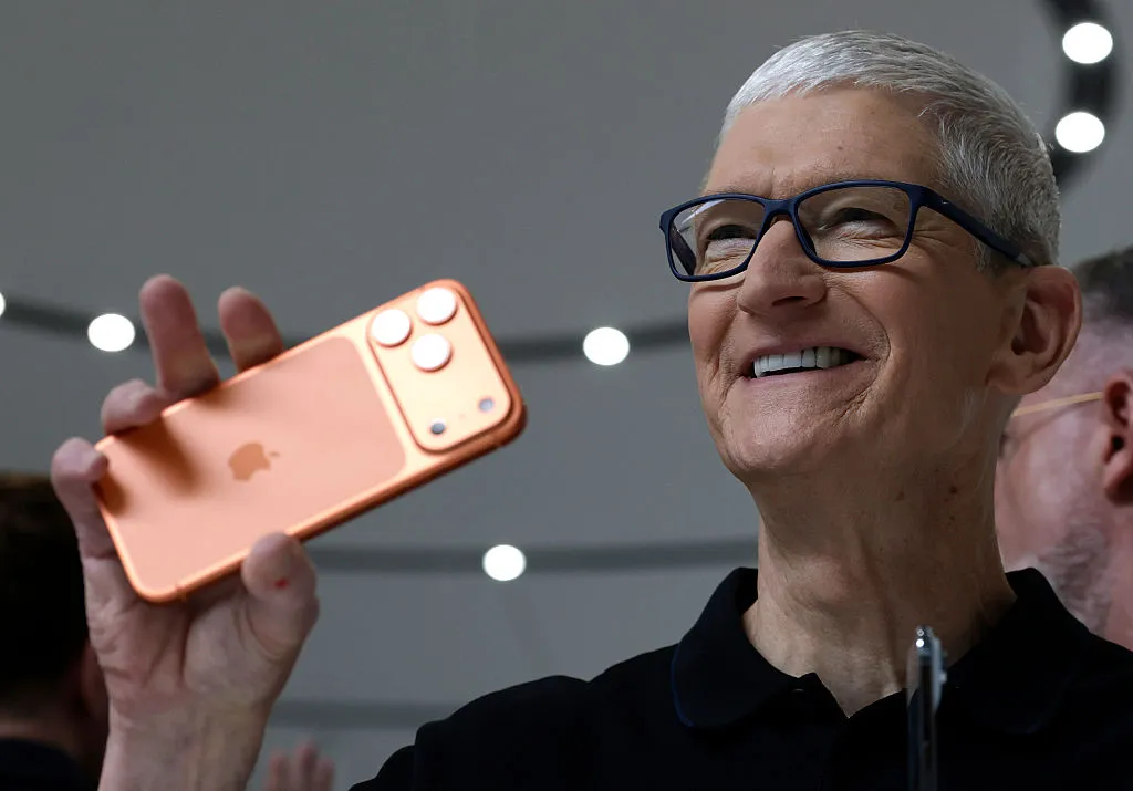 Record Revenue vs. iPhone Supply Chain Crisis: Apple's RAMageddon Warning Explained